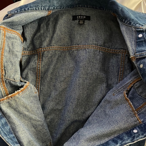 Izod Jean Jacket. Medium - Picture 4 of 5